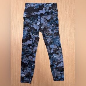 lululemon athletica Black and Blue Patterned Leggings - Size 6